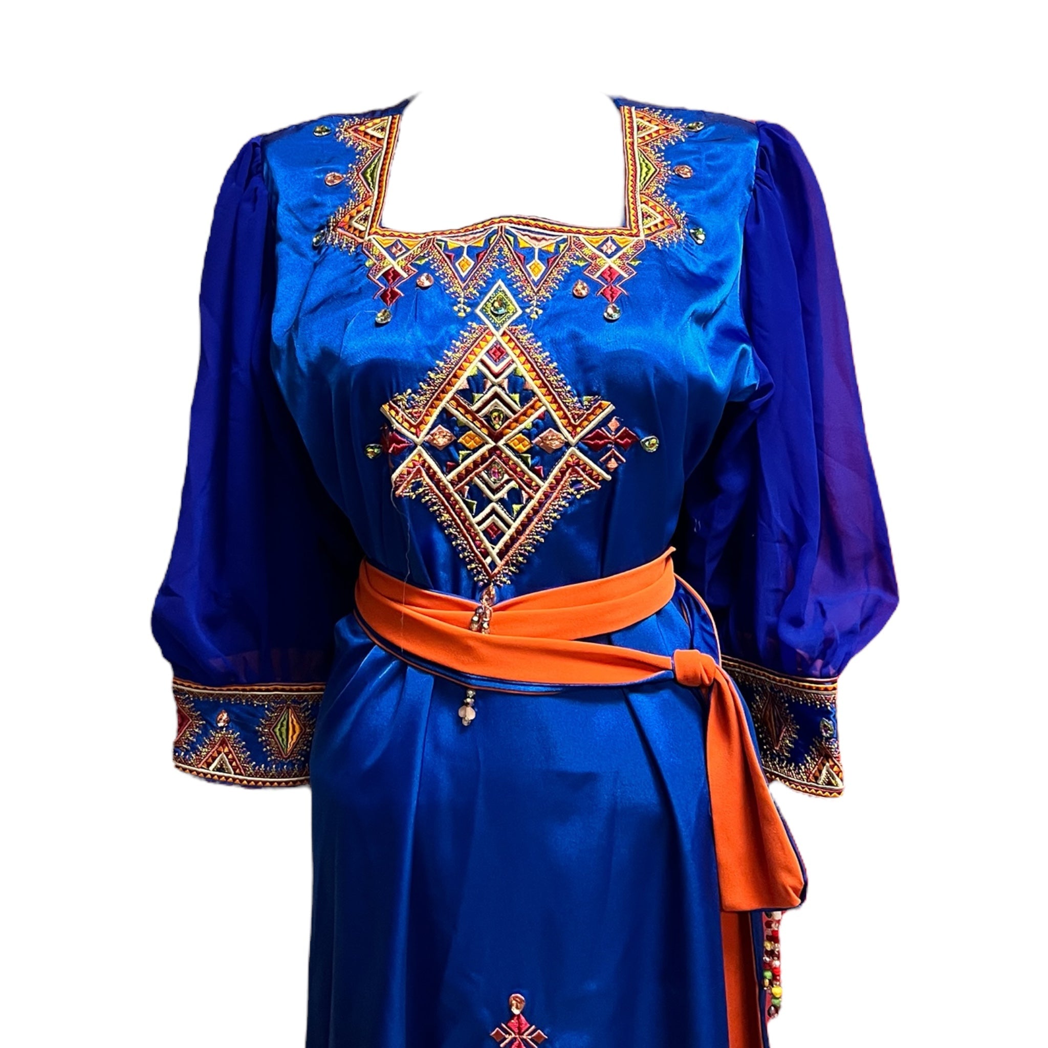 Robe broderie bleu avec des perles - Robes Kabyles